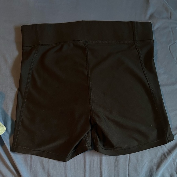 Under armour shorts - Picture 2 of 2